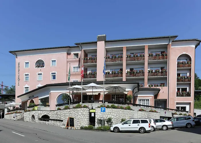 Hotel Uzwil فندق 4*